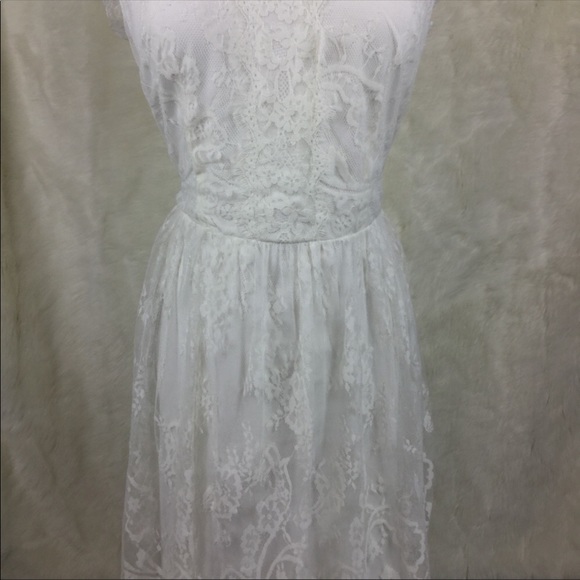 Alya Sleeveless Lace High Neck Dress Medium - Picture 2 of 11